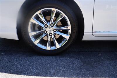 2011 Lexus ES 350   - Photo 16 - Pasadena, CA 91107