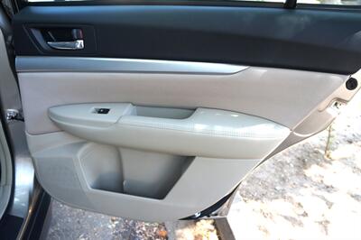 2014 Subaru Outback 2.5i   - Photo 13 - Pasadena, CA 91107