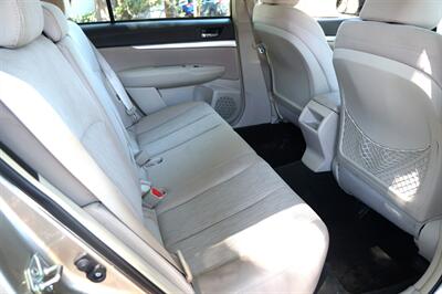 2014 Subaru Outback 2.5i   - Photo 9 - Pasadena, CA 91107