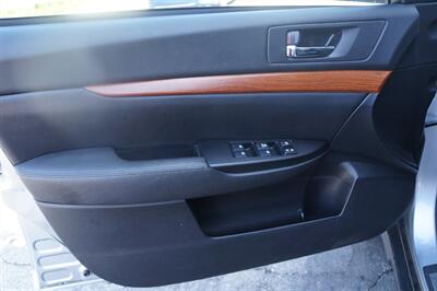 2014 Subaru Outback 2.5i Limited - Photo 16 - Pasadena, CA 91107