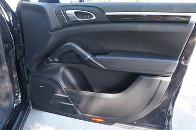 2017 Porsche Cayenne   - Photo 18 - Pasadena, CA 91107