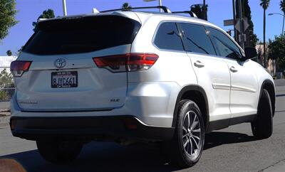 2019 Toyota Highlander XLE   - Photo 4 - Pasadena, CA 91107