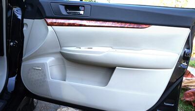 2011 Subaru Outback 2.5i Limited - Photo 18 - Pasadena, CA 91107