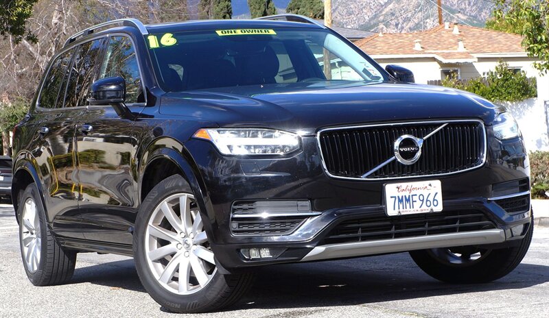 2016 Volvo XC90 T6 Momentum  