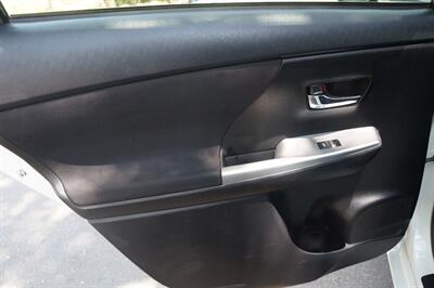 2015 Toyota Prius v Two   - Photo 14 - Pasadena, CA 91107