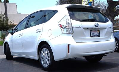 2015 Toyota Prius v Two   - Photo 4 - Pasadena, CA 91107