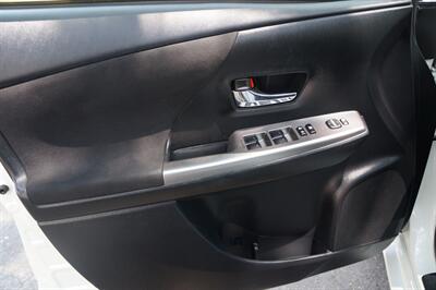 2015 Toyota Prius v Two   - Photo 13 - Pasadena, CA 91107