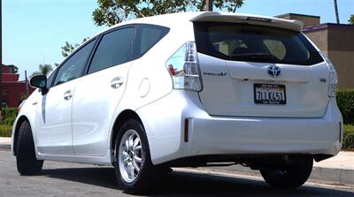2015 Toyota Prius v Two   - Photo 3 - Pasadena, CA 91107