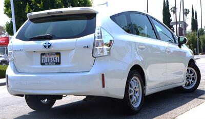 2015 Toyota Prius v Two   - Photo 4 - Pasadena, CA 91107