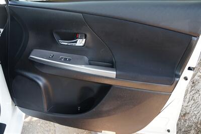 2015 Toyota Prius v Two   - Photo 15 - Pasadena, CA 91107
