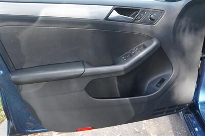 2017 Volkswagen Jetta 1.4T SE   - Photo 13 - Pasadena, CA 91107