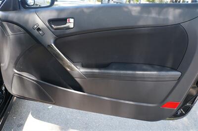 2013 Hyundai Genesis Coupe 2.0T   - Photo 11 - Pasadena, CA 91107