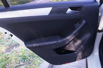 2012 Volkswagen Jetta GLI   - Photo 12 - Pasadena, CA 91107