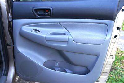 2006 Toyota Tacoma PreRunner V6   - Photo 14 - Pasadena, CA 91107