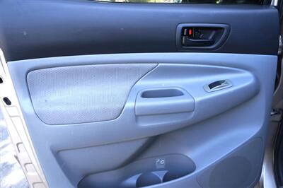 2006 Toyota Tacoma PreRunner V6   - Photo 12 - Pasadena, CA 91107