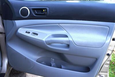 2006 Toyota Tacoma PreRunner V6   - Photo 13 - Pasadena, CA 91107