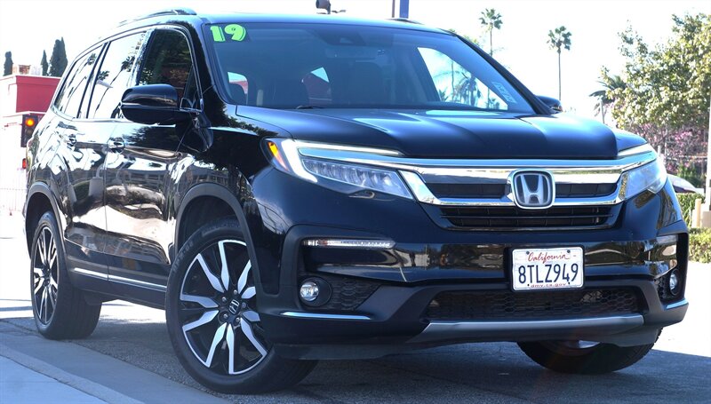 2019 Honda Pilot Touring w/Rear Captain's   - Photo 1 - Pasadena, CA 91107
