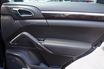 2016 Porsche Cayenne   - Photo 23 - Pasadena, CA 91107