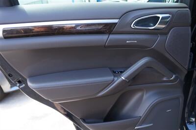 2016 Porsche Cayenne   - Photo 21 - Pasadena, CA 91107