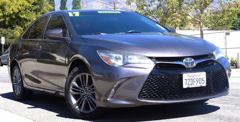 2017 Toyota Camry SE  
