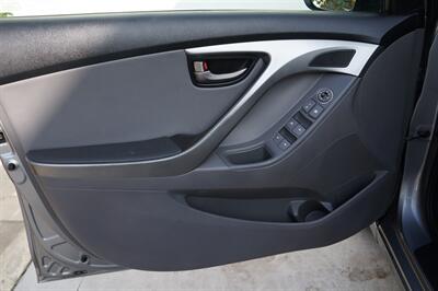 2011 Hyundai ELANTRA Limited   - Photo 15 - Pasadena, CA 91107