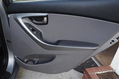 2011 Hyundai ELANTRA Limited   - Photo 14 - Pasadena, CA 91107