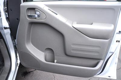 2020 Nissan Frontier SV CREW CAB   - Photo 12 - Pasadena, CA 91107