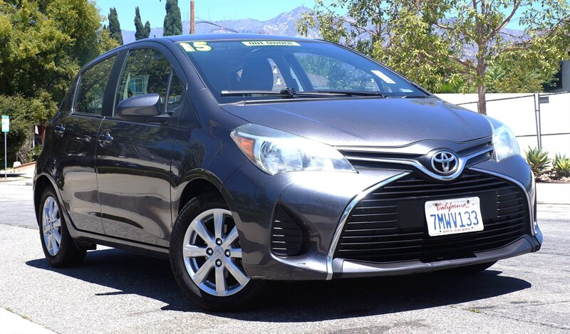 2015 Toyota Yaris 5-Door LE  
