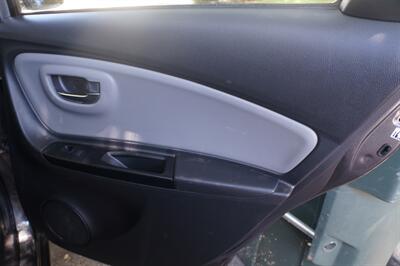 2015 Toyota Yaris 5-Door LE - Photo 16 - Pasadena, CA 91107