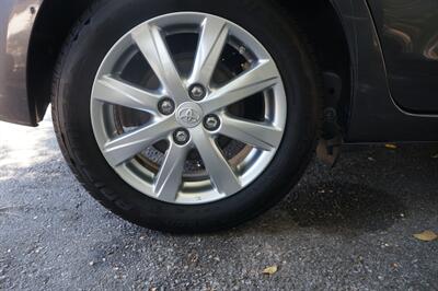 2015 Toyota Yaris 5-Door LE - Photo 17 - Pasadena, CA 91107