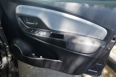 2015 Toyota Yaris 5-Door LE - Photo 15 - Pasadena, CA 91107