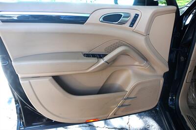 2011 Porsche Cayenne Tiptronic   - Photo 23 - Pasadena, CA 91107