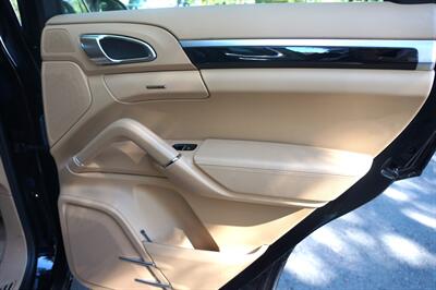 2011 Porsche Cayenne Tiptronic   - Photo 22 - Pasadena, CA 91107