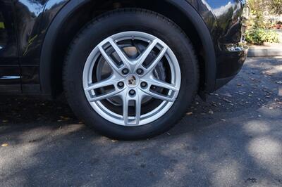 2011 Porsche Cayenne Tiptronic   - Photo 25 - Pasadena, CA 91107