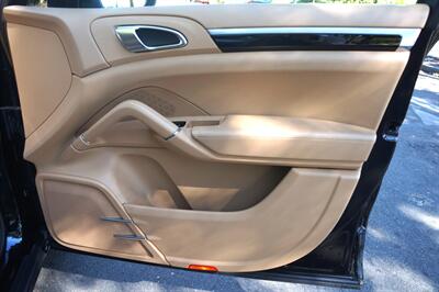 2011 Porsche Cayenne Tiptronic   - Photo 21 - Pasadena, CA 91107