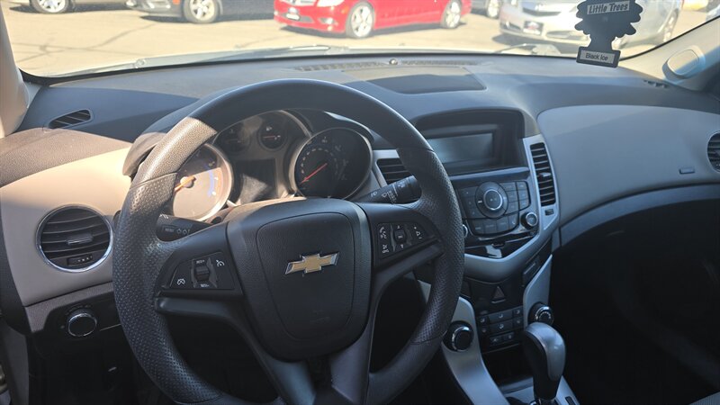 2016 Chevrolet Cruze Limited 1LT Auto   - Photo 5 - Reno, NV 89502