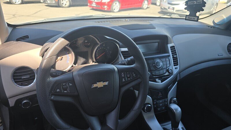 2016 Chevrolet Cruze Limited 1LT Auto - Photo 5 - Reno, NV 89502