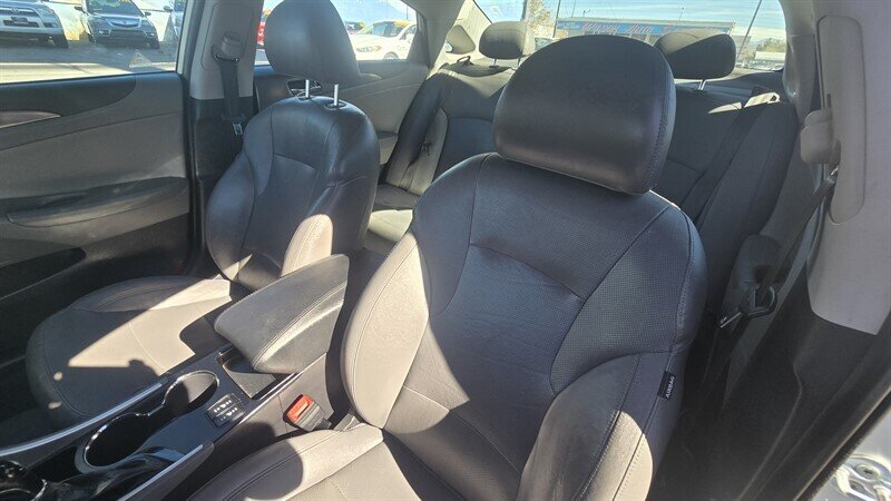 2012 Hyundai SONATA Hybrid - Photo 6 - Reno, NV 89502