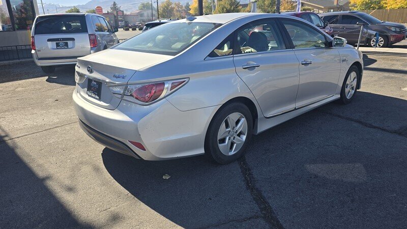 2012 Hyundai SONATA Hybrid - Photo 4 - Reno, NV 89502