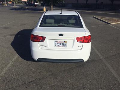 2010 Kia Forte EX   - Photo 7 - Fresno, CA 93721