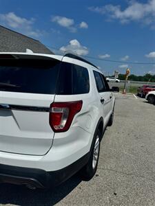 2017 Ford Explorer   - Photo 8 - Brandywine, MD 20613