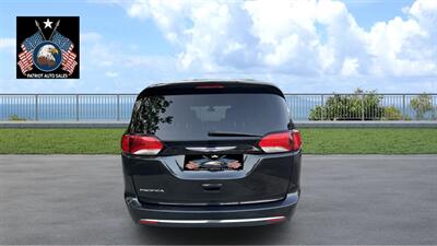 2020 Chrysler Pacifica Touring L   - Photo 2 - Brandywine, MD 20613