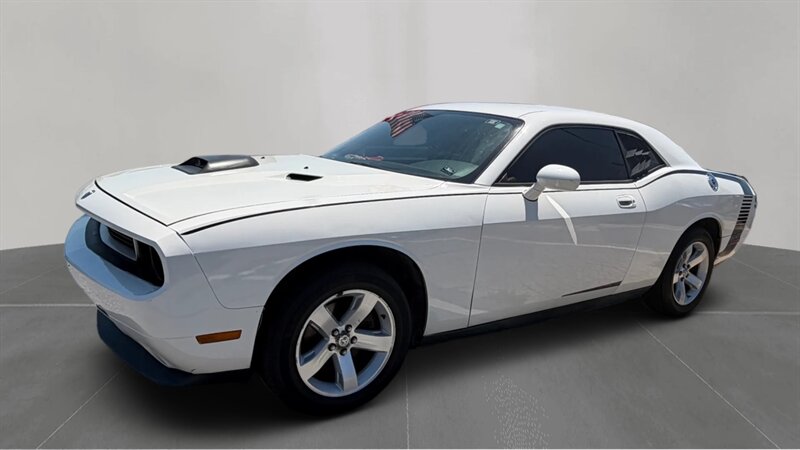 2009 Dodge Challenger SE's photo