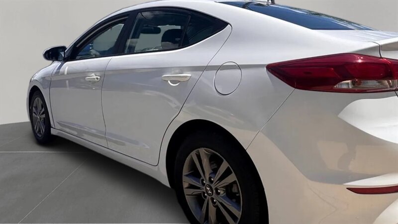 2018 Hyundai Elantra 2.0 SEL A/T SULEZ's photo