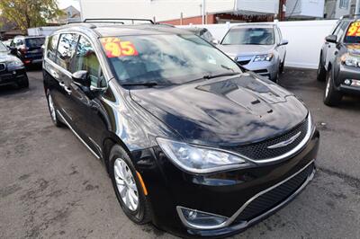 2017 Chrysler Pacifica TOURING L   - Photo 1 - Elizabeth, NJ 07201