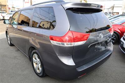 2014 Toyota Sienna LE   - Photo 5 - Elizabeth, NJ 07201