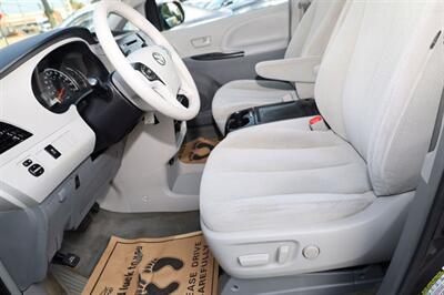 2014 Toyota Sienna LE   - Photo 11 - Elizabeth, NJ 07201