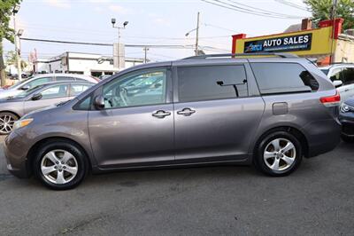 2014 Toyota Sienna LE   - Photo 4 - Elizabeth, NJ 07201