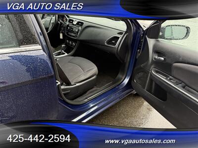 2013 Chrysler 200 Touring   - Photo 9 - Kent, WA 98031