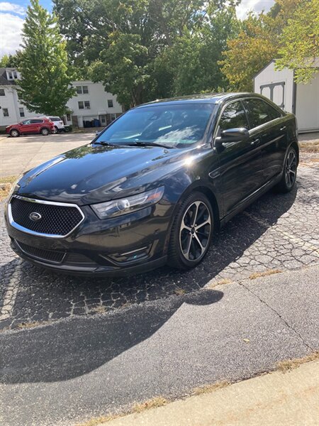 2015 Ford Taurus SHO - Photo 1 - Champaign, IL 61820